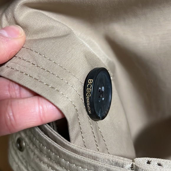 BCBG TRENCH COAT - Picture 4 of 7